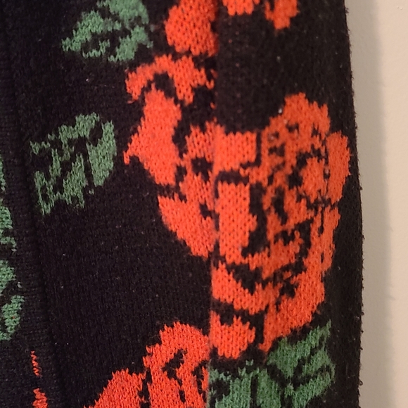 Oversized Small Black Cardigan with Roses - Picture 3 of 3